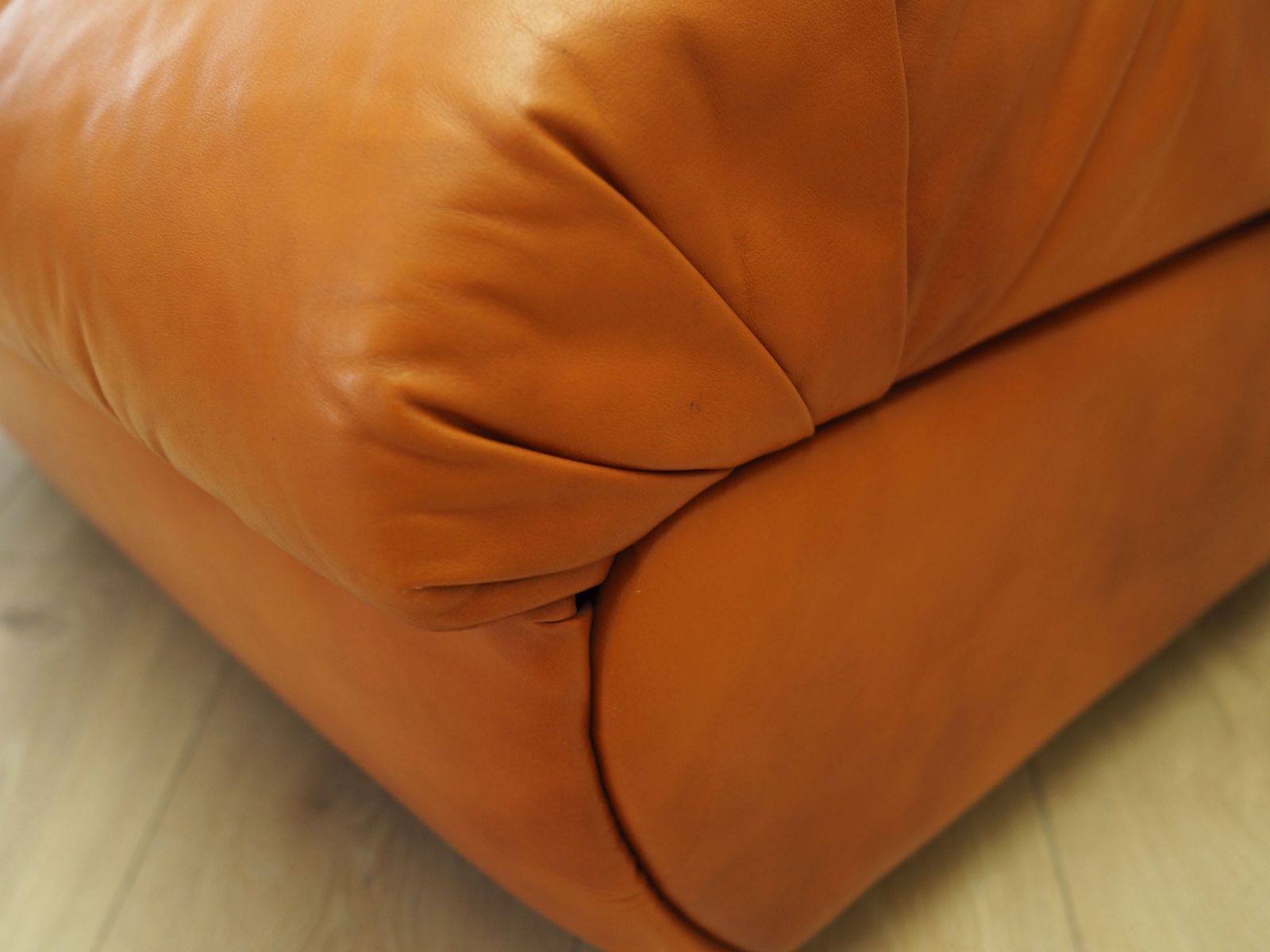 photo vintage Red Armchair, Italian Design, 1970s, Production: Italy