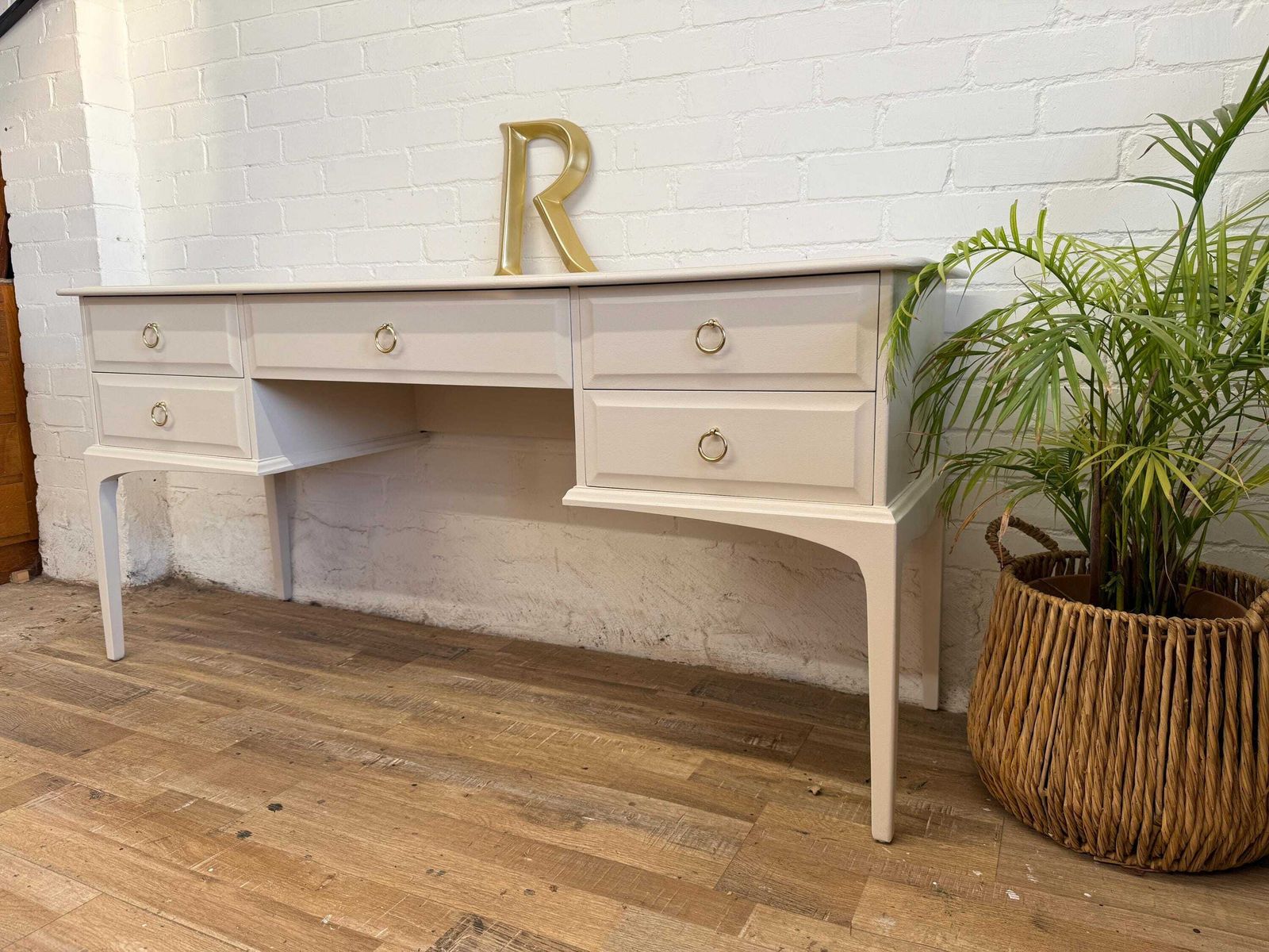 Stag Minstrel 5 Drawer Dressing Table Professionally Painted In ‘Joa’s White’ By Farrow & Ball photo Furniture