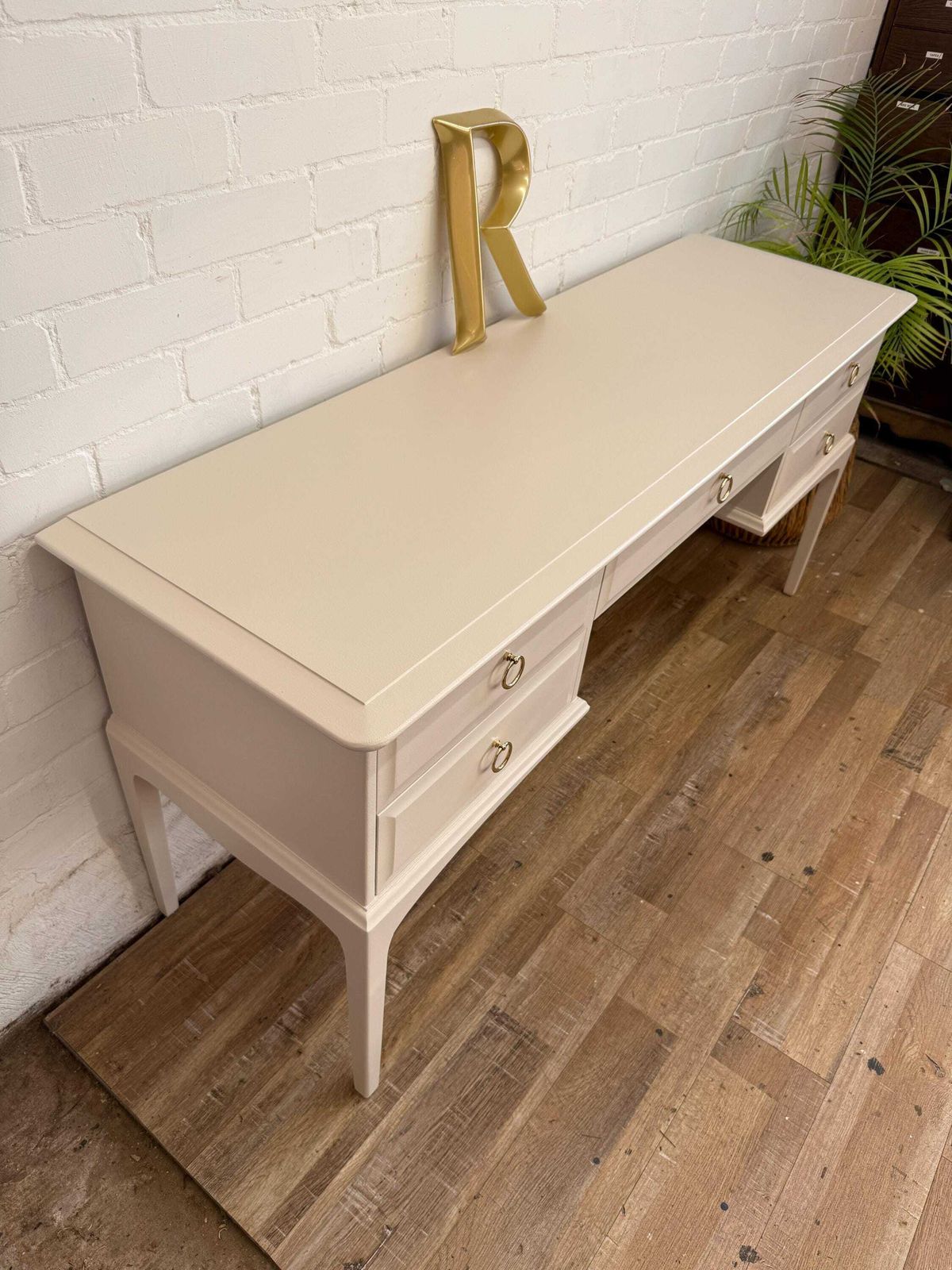 Stag Minstrel 5 Drawer Dressing Table Professionally Painted In ‘Joa’s White’ By Farrow & Ball photo vinterior