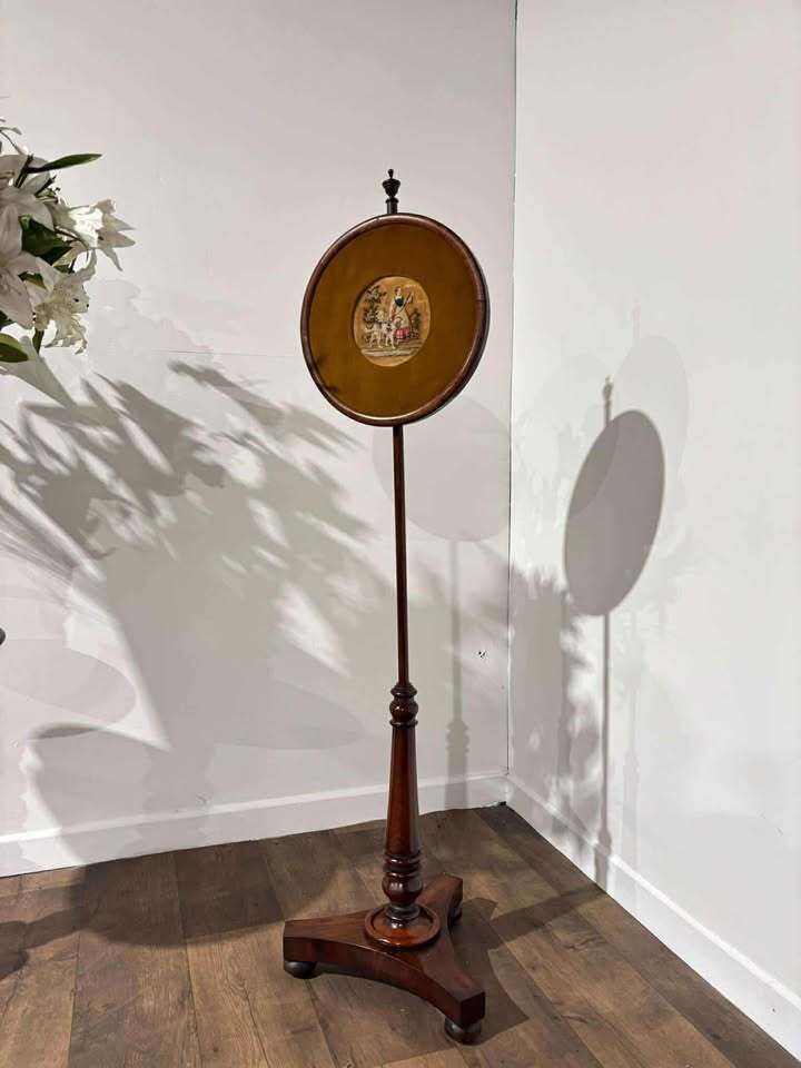 photo vinterior Regency Mahogany Adjustable Pole Screen