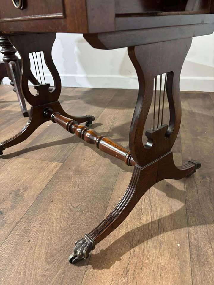 photo vintage Regency Style Drop Leaf Table