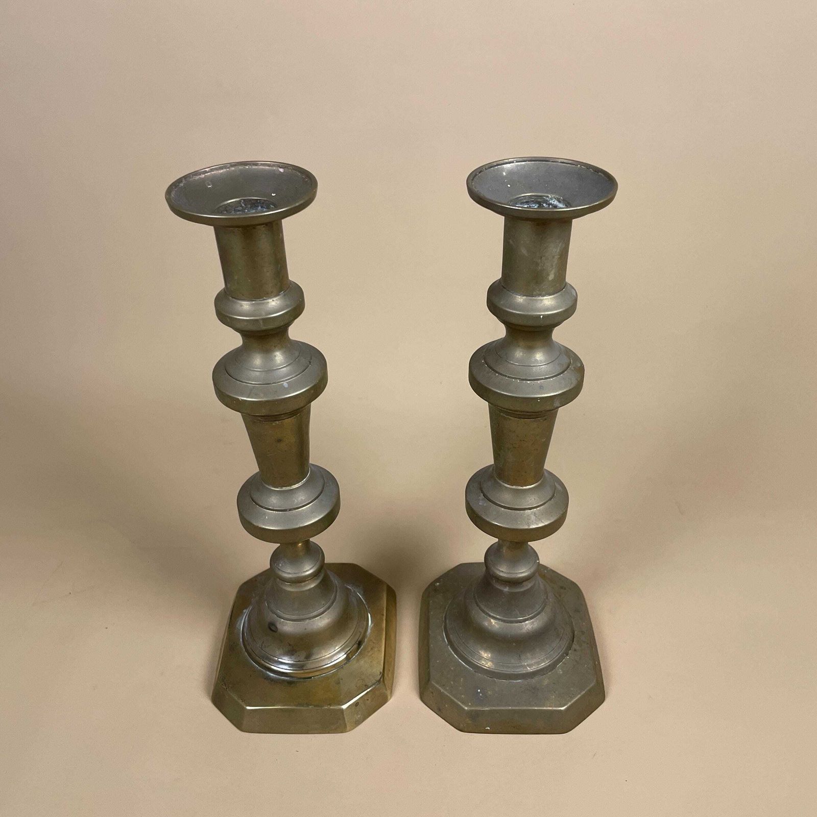 Antique Matching Pair Of Gold Brass Metal Candlestick Candle Stick Holders Vintage Column Taper Dinner Candlesticks Column Pillar Set Holder photo vinterior