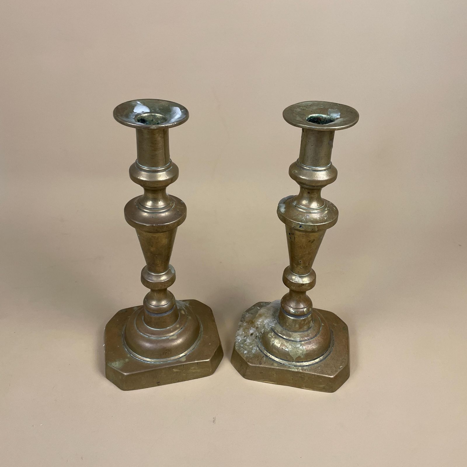 Antique Matching Pair Of Gold Brass Metal Candlestick Candle Stick Holders Vintage Column Taper Dinner Candlesticks Column Pillar Set Holder