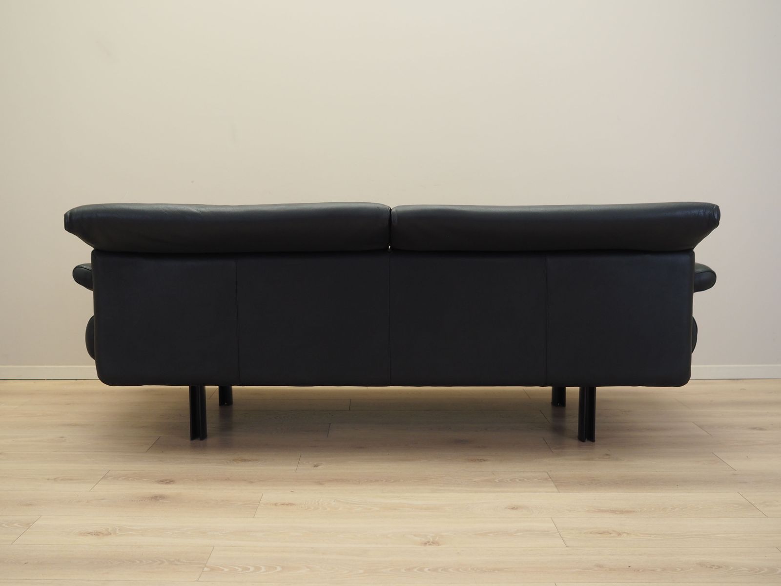 Leather Sofa Alanda, Italian Design, 1980s, Manufacturer: B&B Italia, Designer: Paolo Piva photo buy
