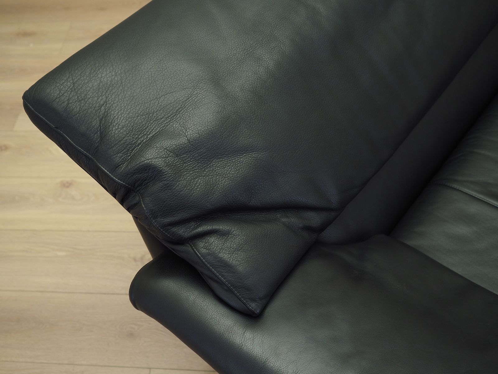 photo for sale Leather Sofa Alanda, Italian Design, 1980s, Manufacturer: B&B Italia, Designer: Paolo Piva