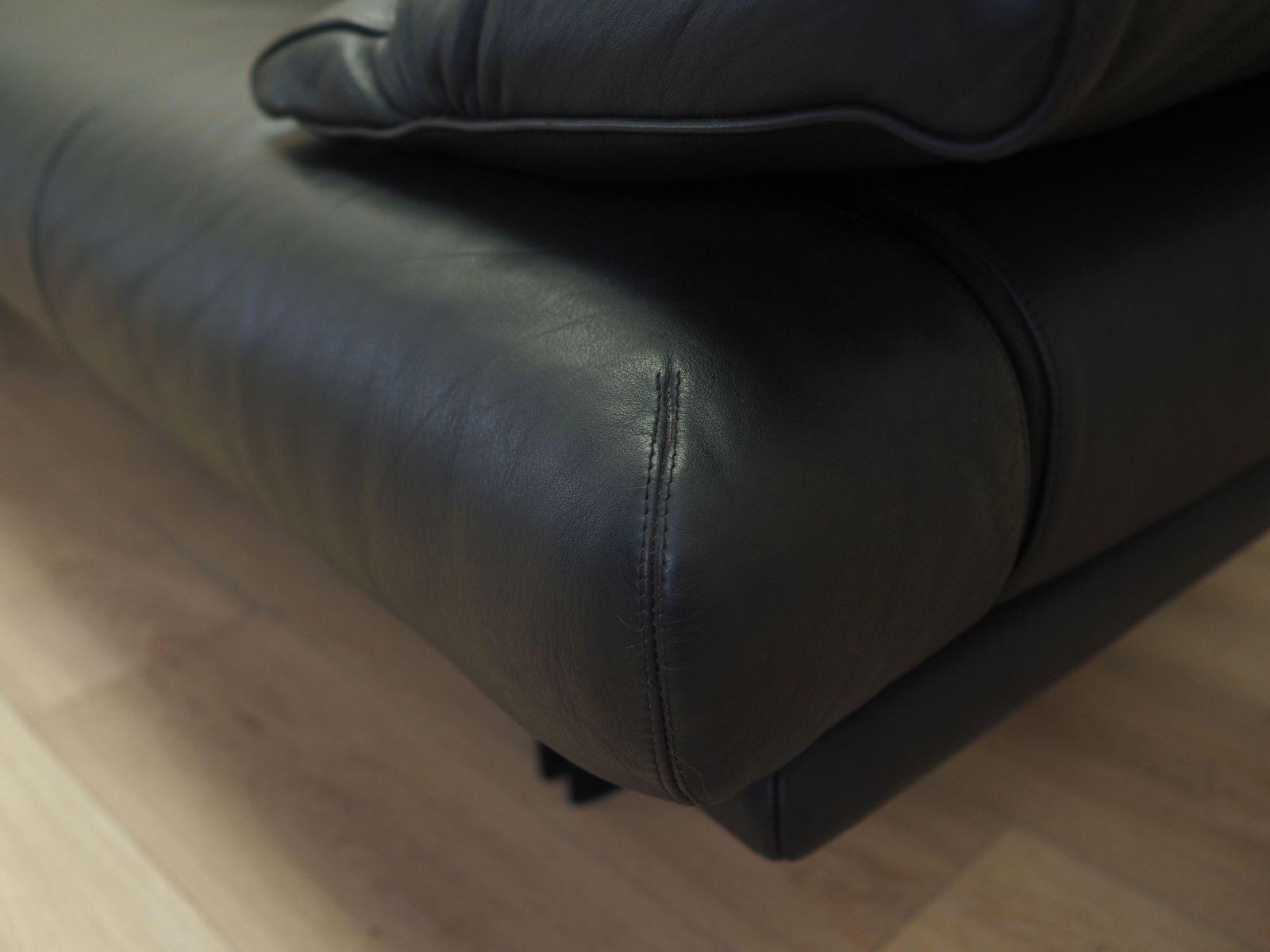 photo vinterior Leather Sofa Alanda, Italian Design, 1980s, Manufacturer: B&B Italia, Designer: Paolo Piva