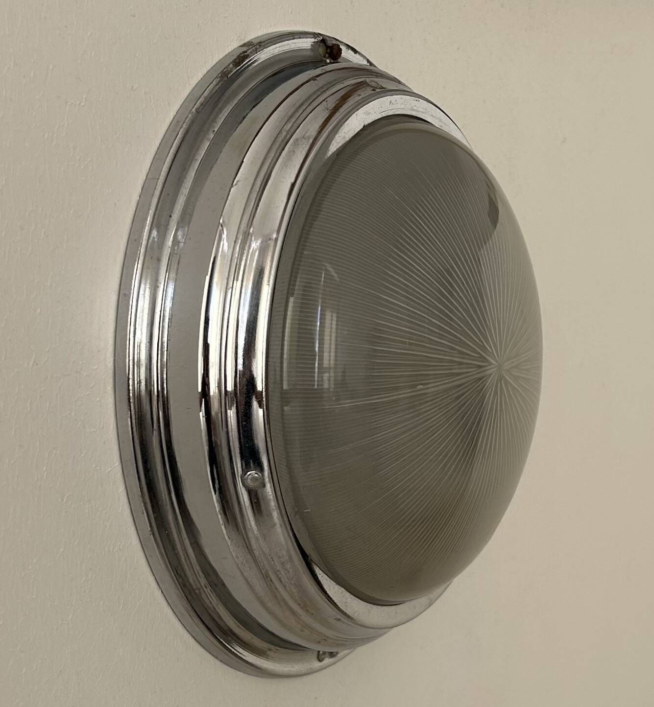 photo furniture Vintage Wall Lamp In Chromed Metal And Holophane Glass, France 1930