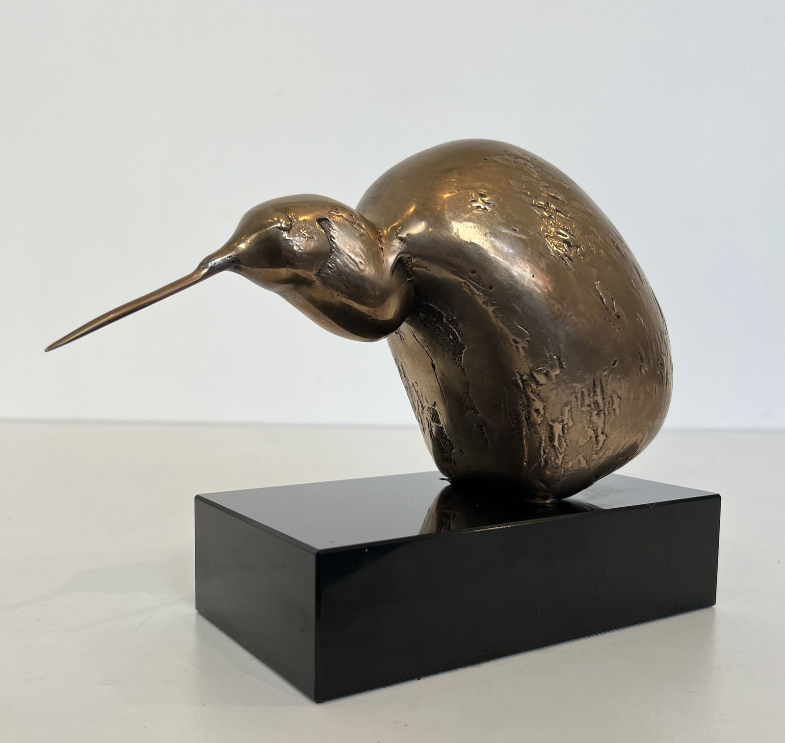 photo vinterior Bronze Sculpture Representing A Stylized Bird On A Black Marble Base, Signed And Numbered