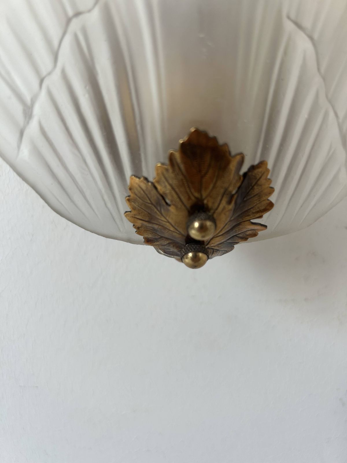 photo furniture Pair Of Shell Wall Lights, Glass And Brass, France 1960