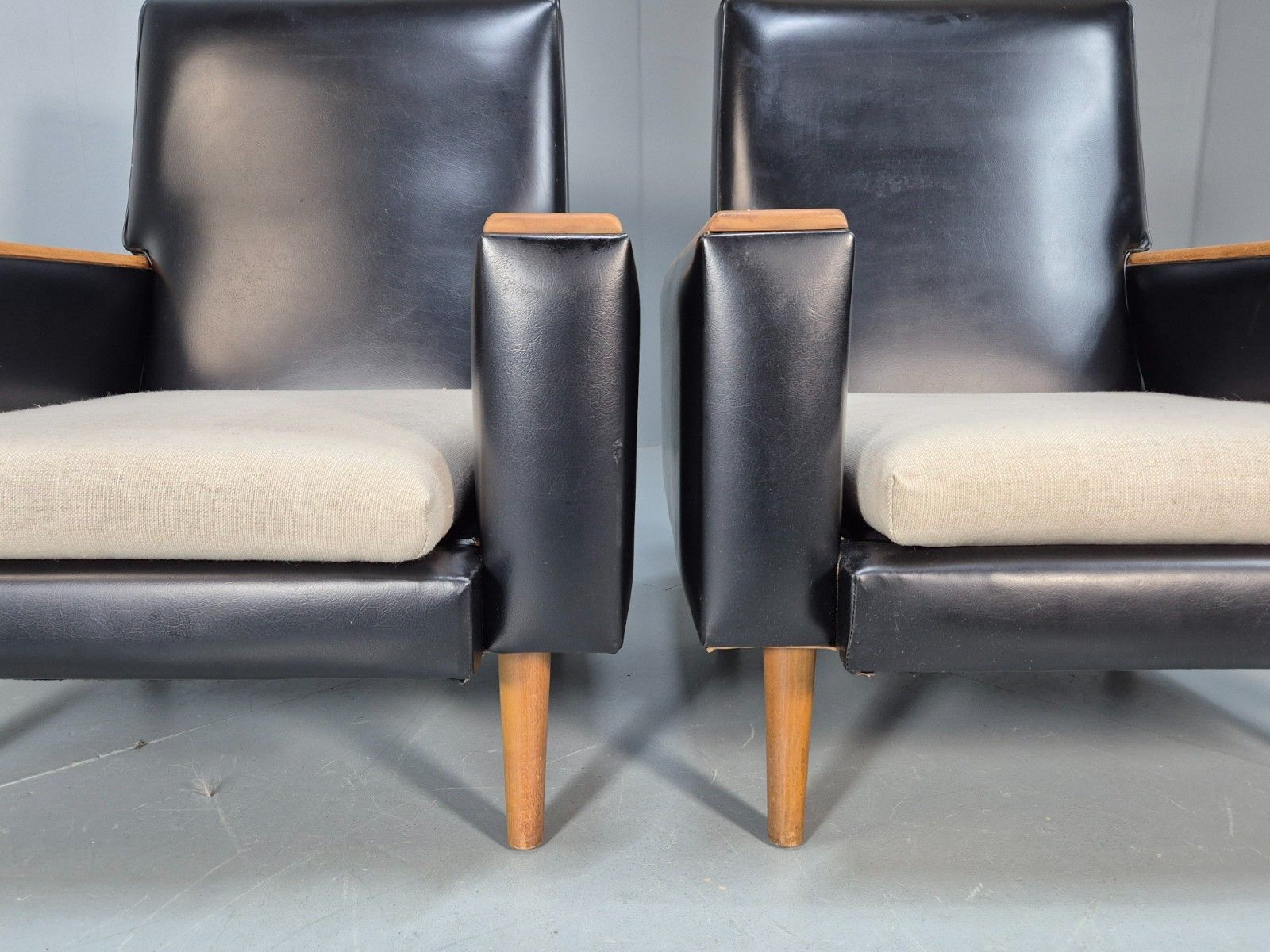 2 Vintage Danish Lounge Chairs Cream Black Vinyl And Teak 1960s Mcm Eb10228 Mnor photo vinterior