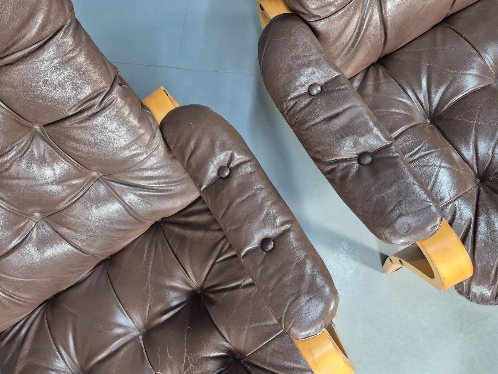 2 Vintage Danish Lounge Chairs Leather And Bentwood 1980s Retro Mcm Eb8690 Mben photo Furniture