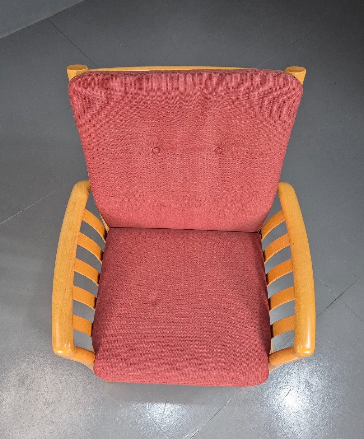 photo vintage Vintage Danish Lounge Chair Red Beech Frame 1980s Retro Eb7794 Mnor