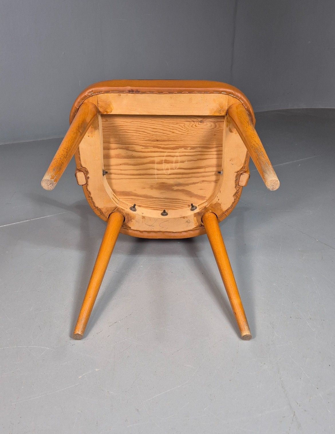 photo vinterior Vintage Swedish 1950s Elbow Chair Beech Frame With Tan Vinyl Cover Eb7725 Mnor
