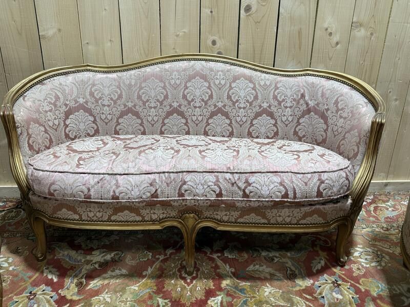 Salon De Style Louis XV En Bois Doré Avec Canapé Et Paire De Fauteuils photo Furniture