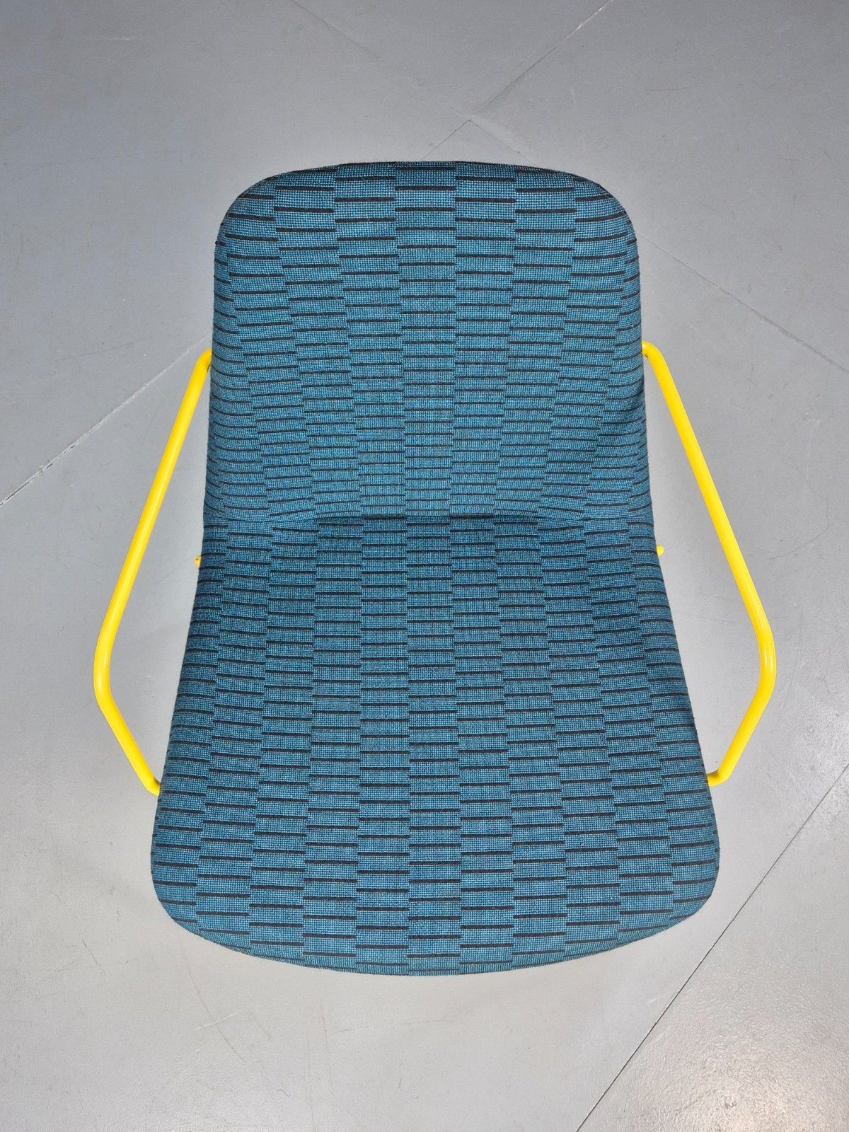 photo vinterior Modern Yellow Metal Framed Chair By Hitch Mylius Cebl Collection Eb10305 Mnor