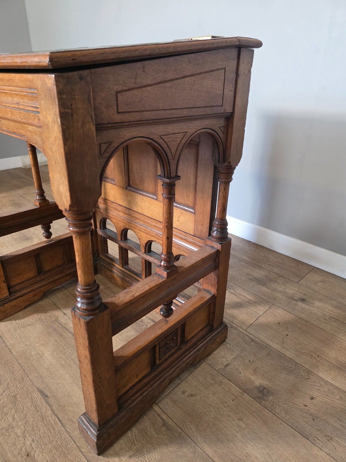 photo vinterior Antique 1890s Clarks Desk Made By Simpsons Of Kendall For The Town Hall
