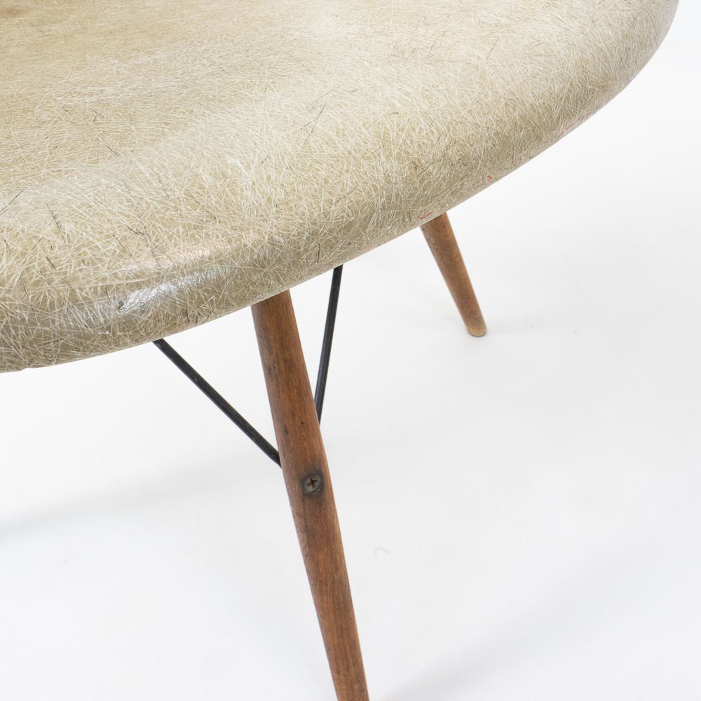Paw Swivel Base Armchair By Charles & Ray Eames For Zenith Plastics, 1940s photo vinterior