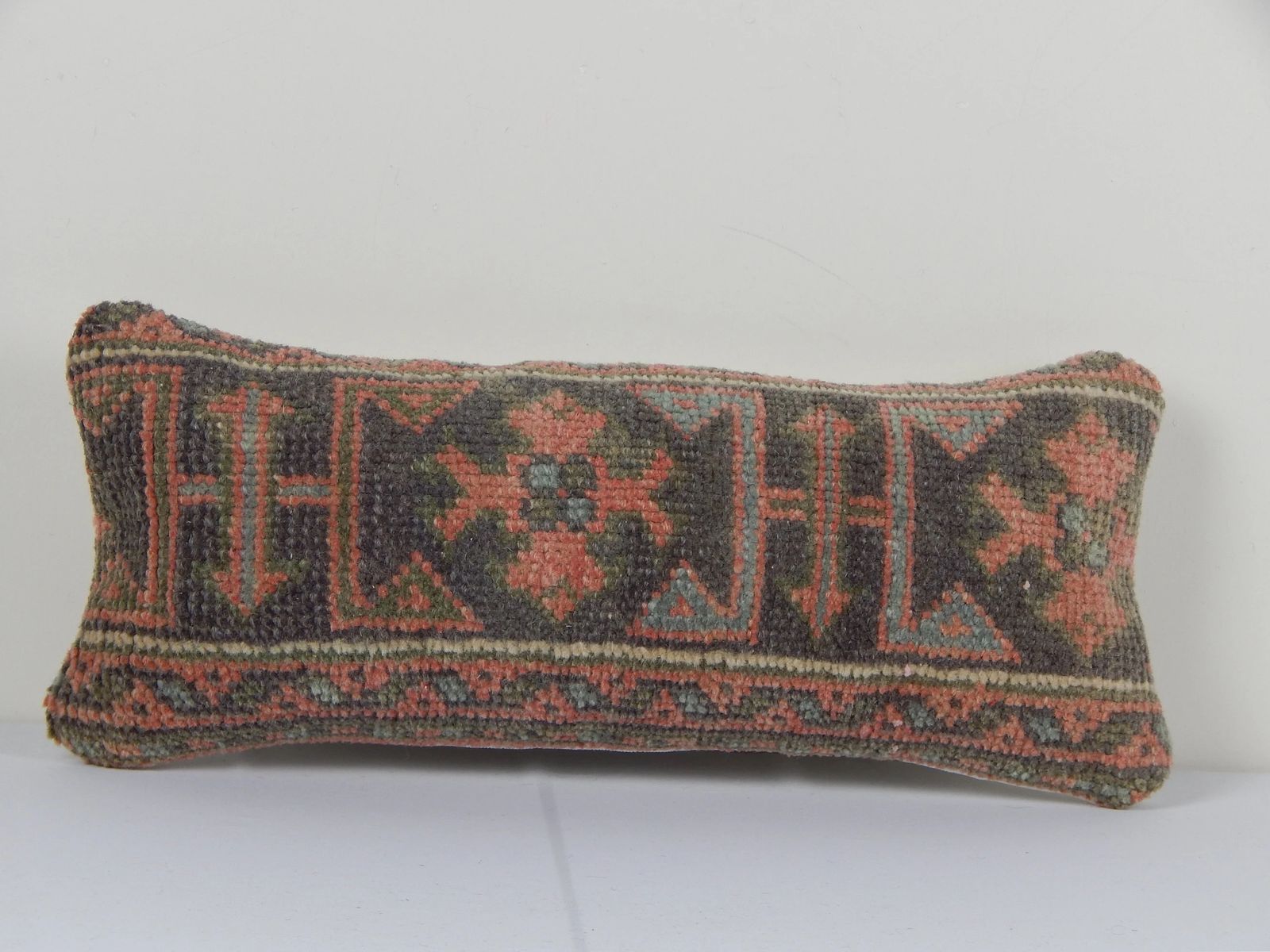 Muted Faded Carpet Rug Pillow, Faded Ethnic Turkish Yastik Pillow, Oushak Throw Carpet Pillow Cover