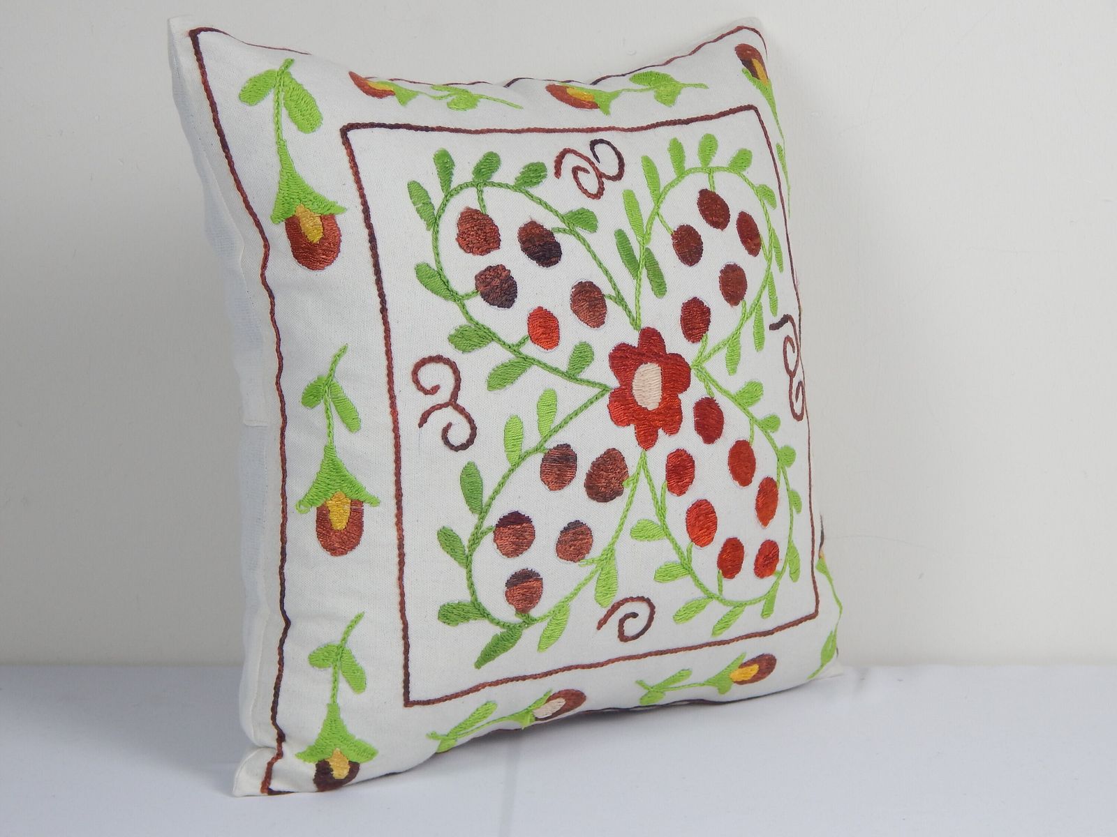 Vintage Floral Suzani Pillow Cover, Kilim Cushion Cover 1960s Handmade Samarkand Uzbek Suzani Textile Art photo 50.0