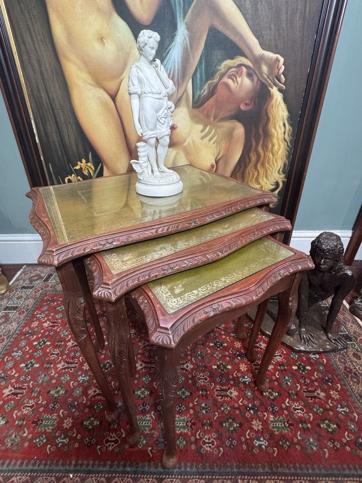 Regency Queen Anne Style Nest Of Three Tables In Rich Mahogany