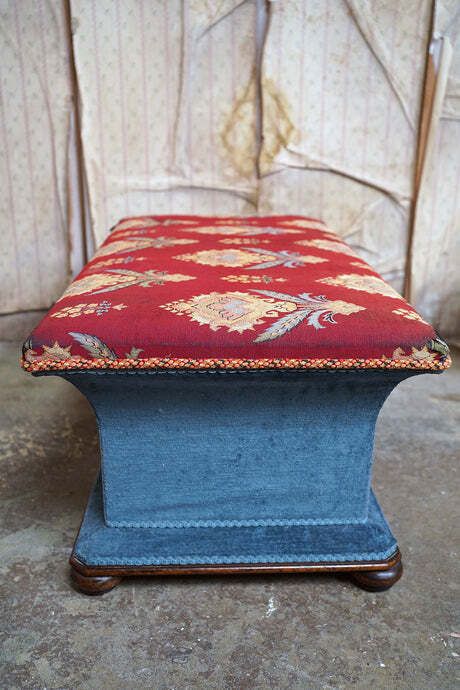 An Early Victorian Mahogany Framed Country House Ottoman C.1840 photo vinterior