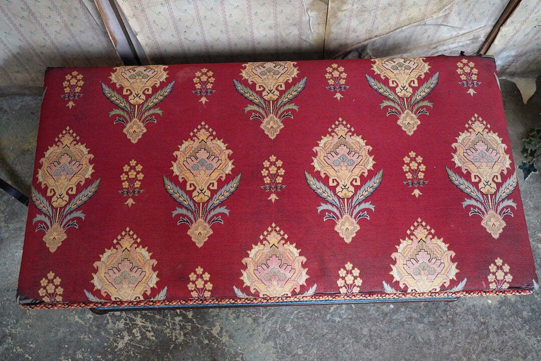 2200.0 An Early Victorian Mahogany Framed Country House Ottoman C.1840 photo