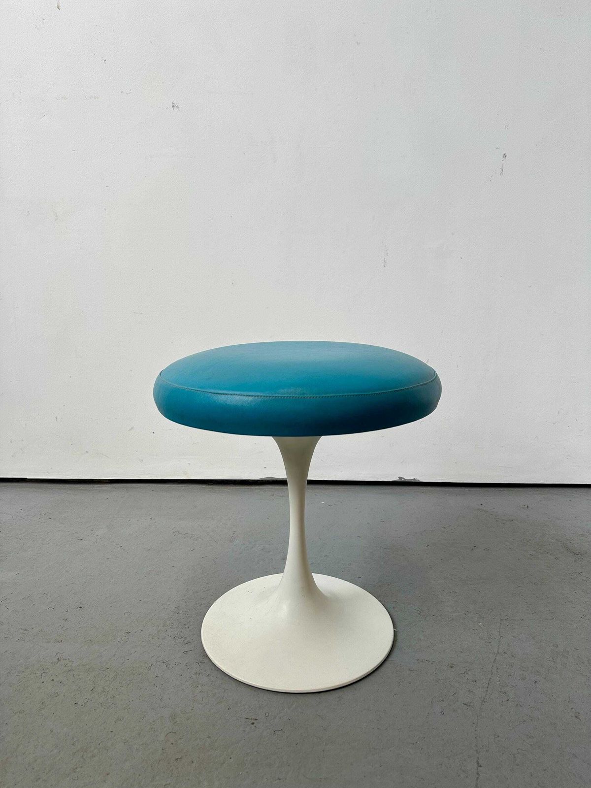 Vintage 1970s Arkana Maurice Burke Tulip Stool. Saarinen Knoll International Retro Mid Century photo buy
