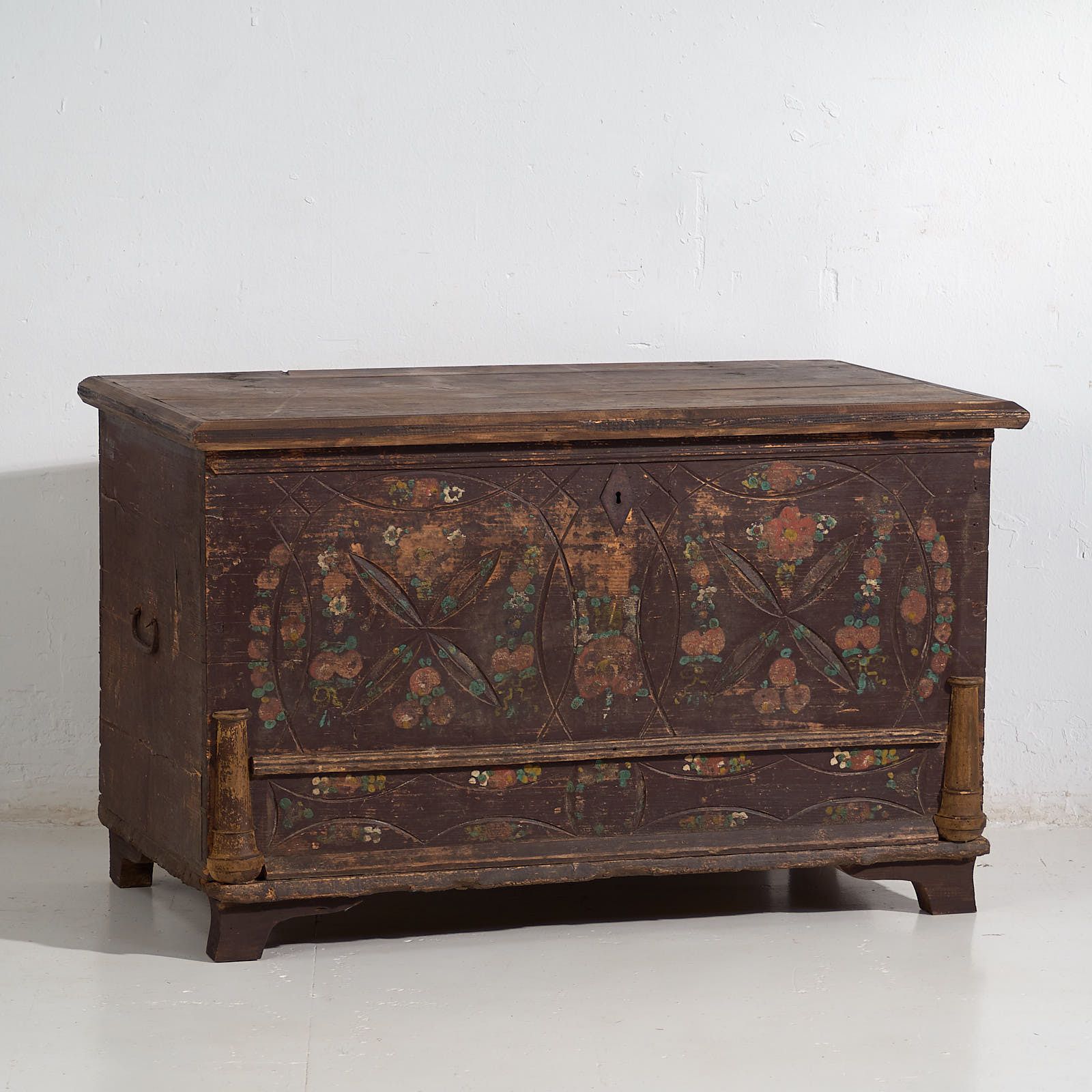 Antique Bridal Chest With Carved Vegetal Decoration