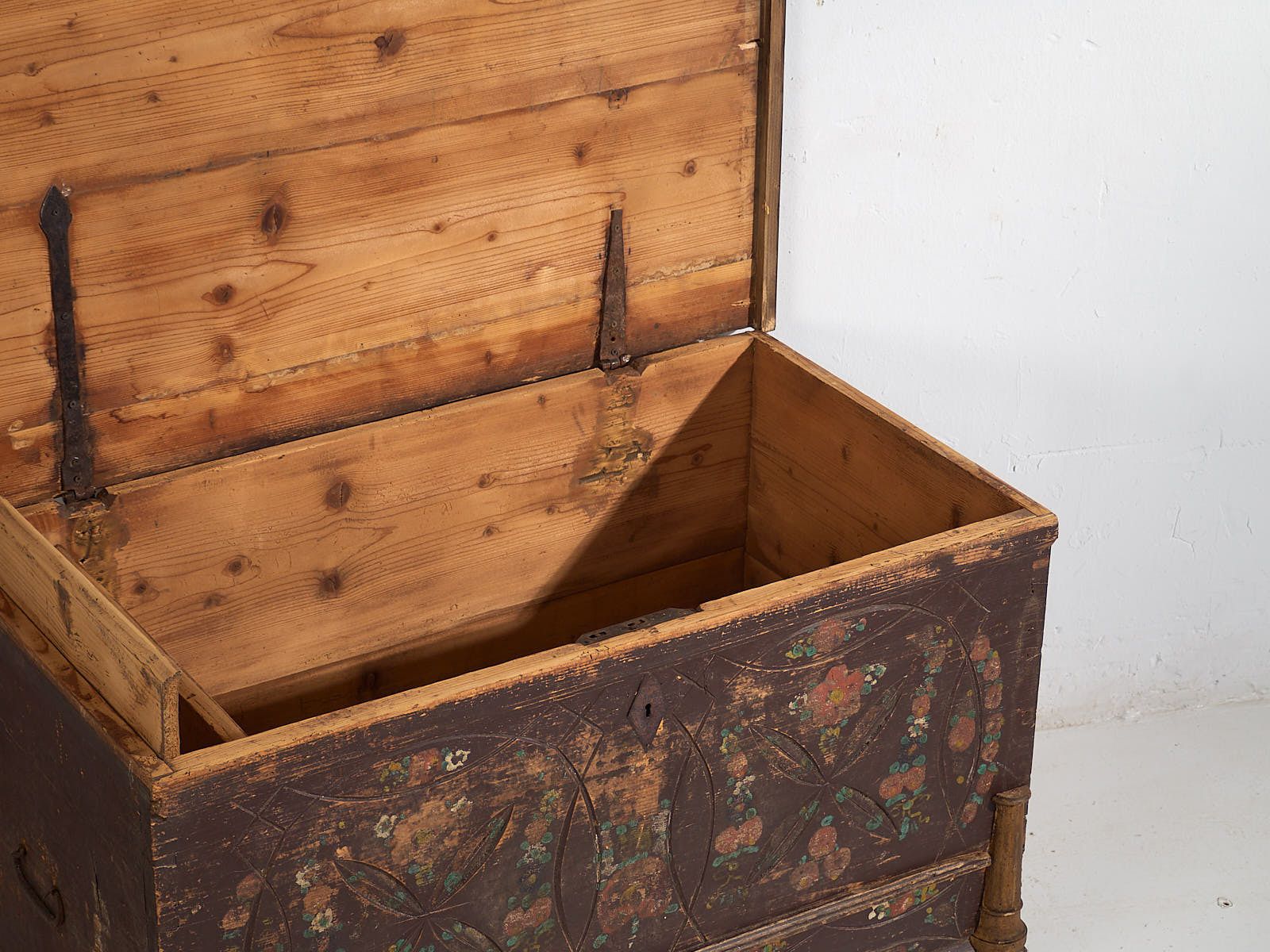 Antique Bridal Chest With Carved Vegetal Decoration photo Furniture