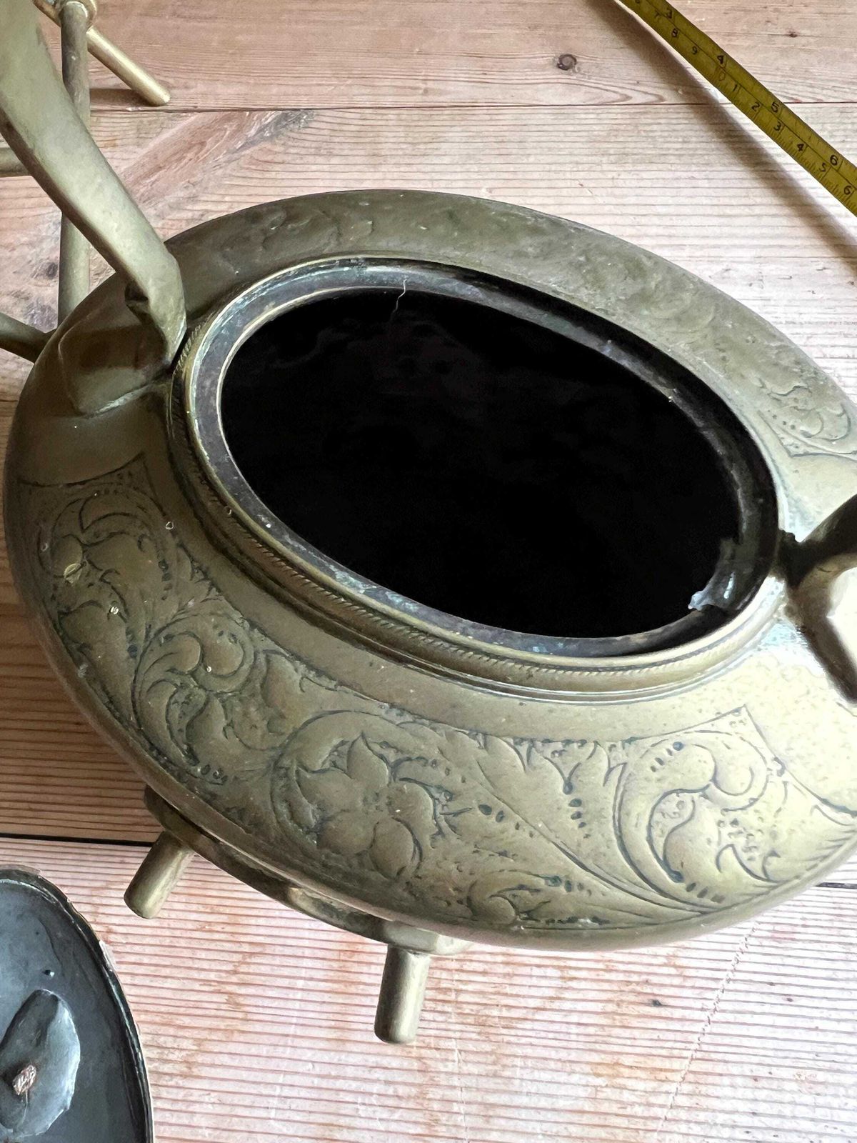 Antique Embossed Brass Tipping Kettle With Original Stand And Spirit Burner. William Soutter Brass Spirit Kettle With Stand. Unpolished. photo vinterior