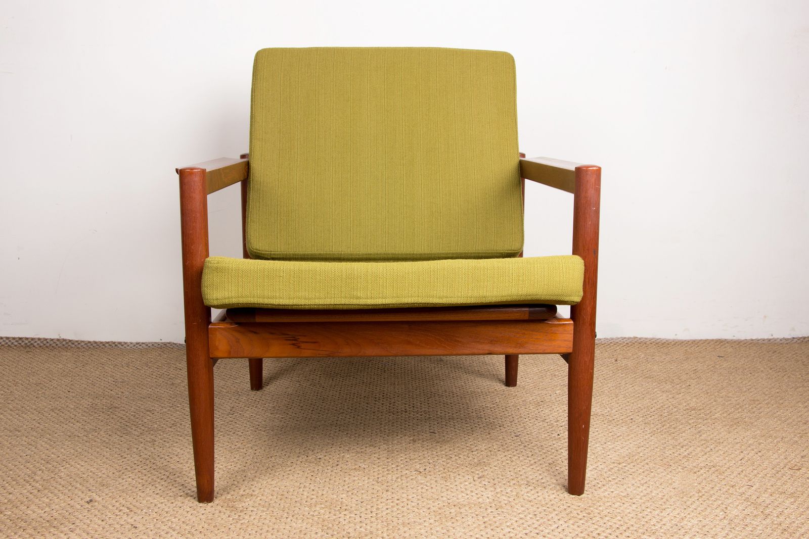 Fauteuil danois en teck et tissu, par Børge Jensen & Sønner pour Bernstorffsminde Møbelfabrik A/S, 1960. photo furniture