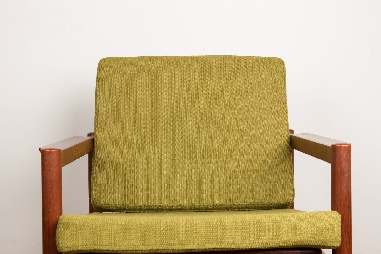 Fauteuil danois en teck et tissu, par Børge Jensen & Sønner pour Bernstorffsminde Møbelfabrik A/S, 1960. photo for sale