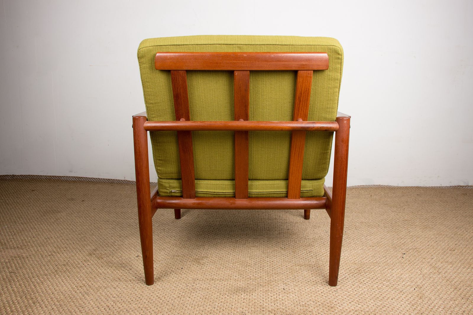 1500.0 Fauteuil danois en teck et tissu, par Børge Jensen & Sønner pour Bernstorffsminde Møbelfabrik A/S, 1960. photo
