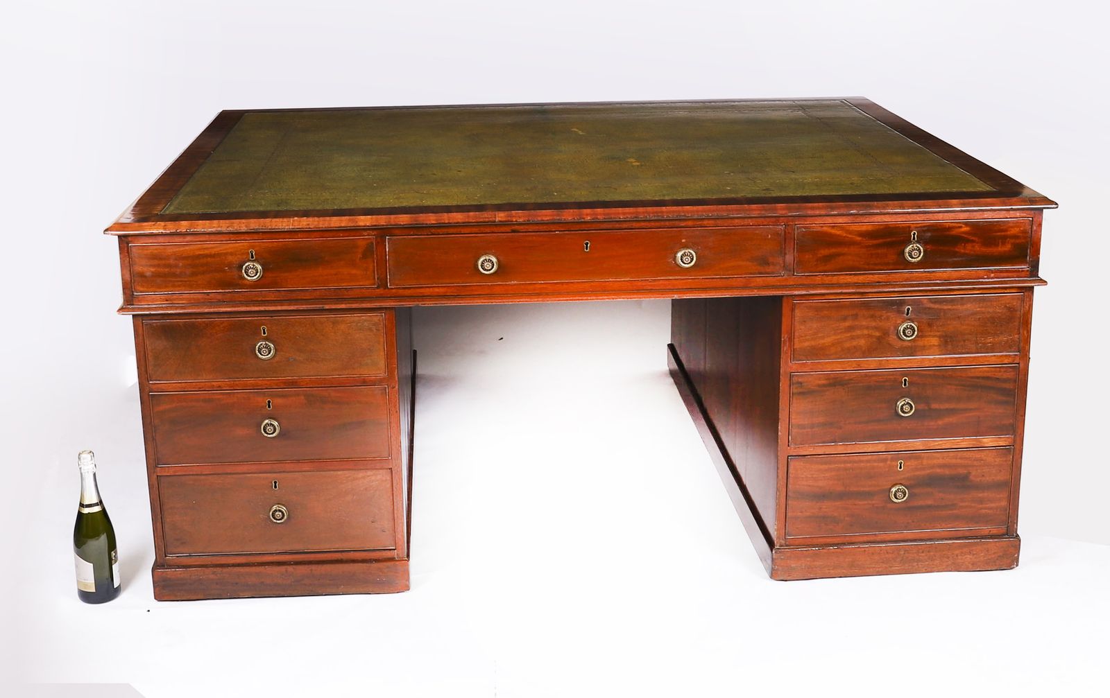 photo vintage Antique George III Flame Mahogany Partners Pedestal Desk C1790 18th Century