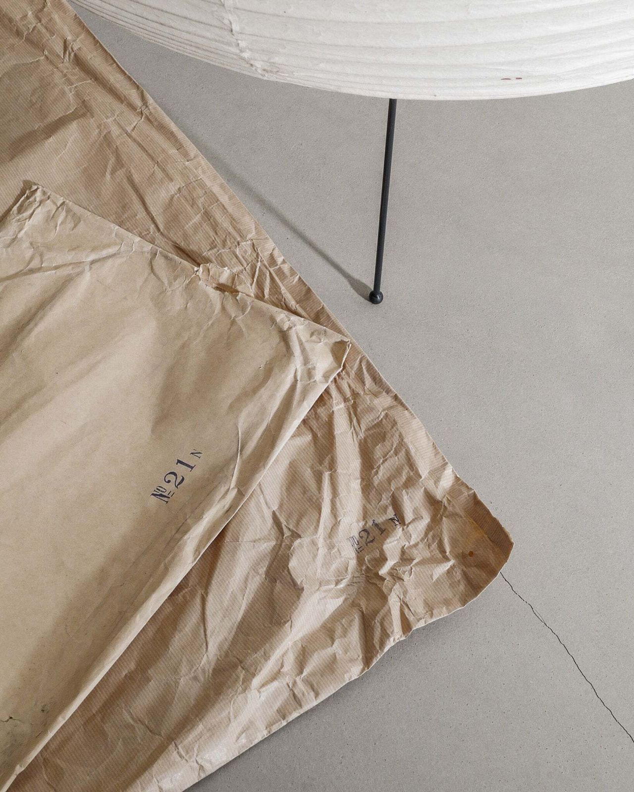 Mid Century Foor Lamp Model "N21" In Washi Paper And Metal By Isamu Noguchi For Ozeki & Co In Japan, 1960s photo vintage
