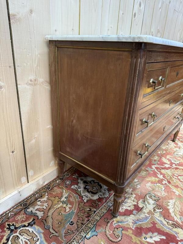 Commode De Style Louis XVI En Acajou Et Filets De Laiton Marbre Blanc De Carrare photo 480.0