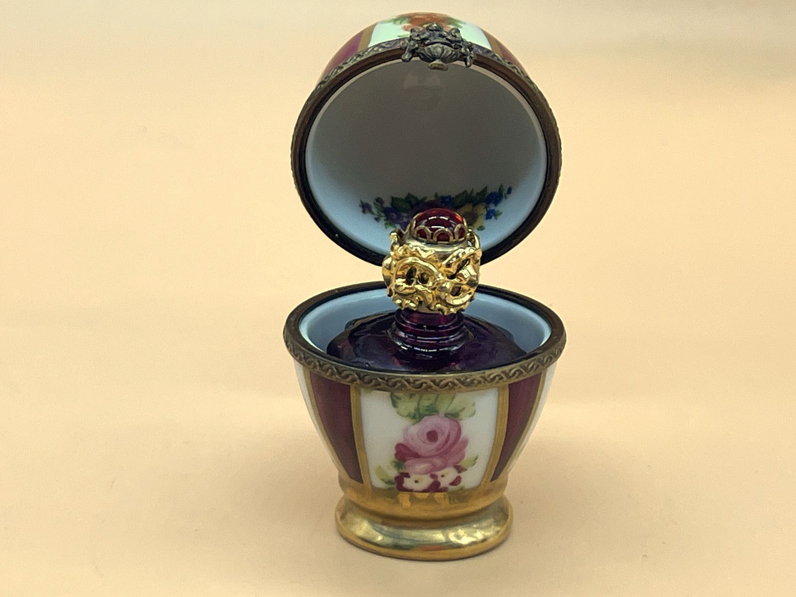 Limoges Porcelain France Egg Shaped Box With Internal Red Glass Perfume Bottle. photo Home Decor