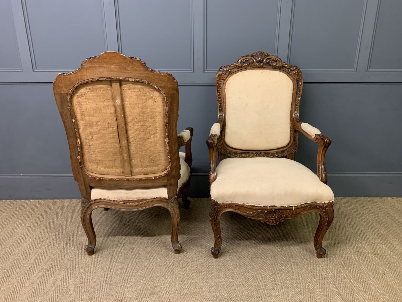 photo vinterior Bold Pair Of French Walnut Fauteuils