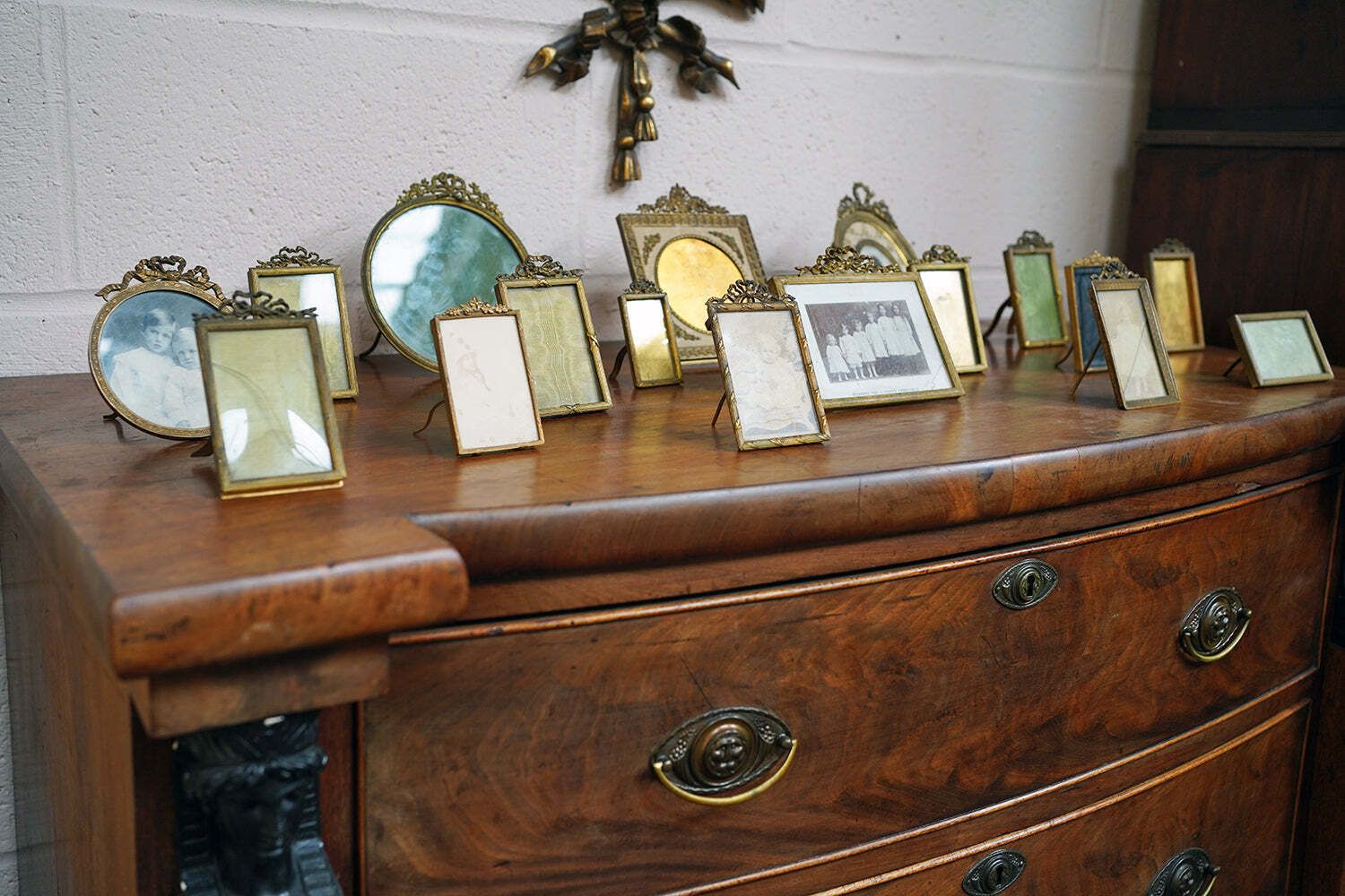A Large Collection Of Seventeen Late Victorian & Edwardian Gilt Metal Photograph Frames C.1900 photo vinterior