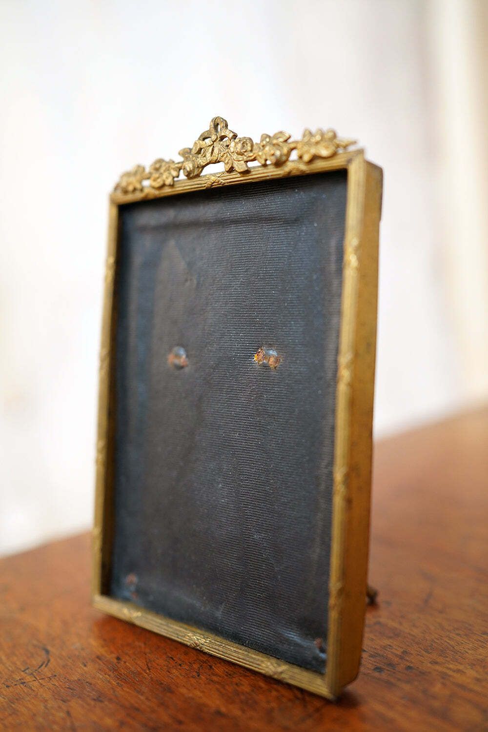 photo vinterior A Large Collection Of Seventeen Late Victorian & Edwardian Gilt Metal Photograph Frames C.1900