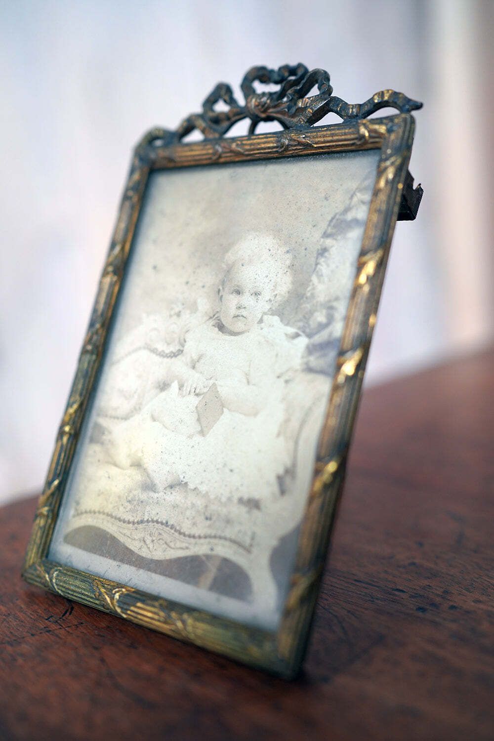 photo vintage A Large Collection Of Seventeen Late Victorian & Edwardian Gilt Metal Photograph Frames C.1900