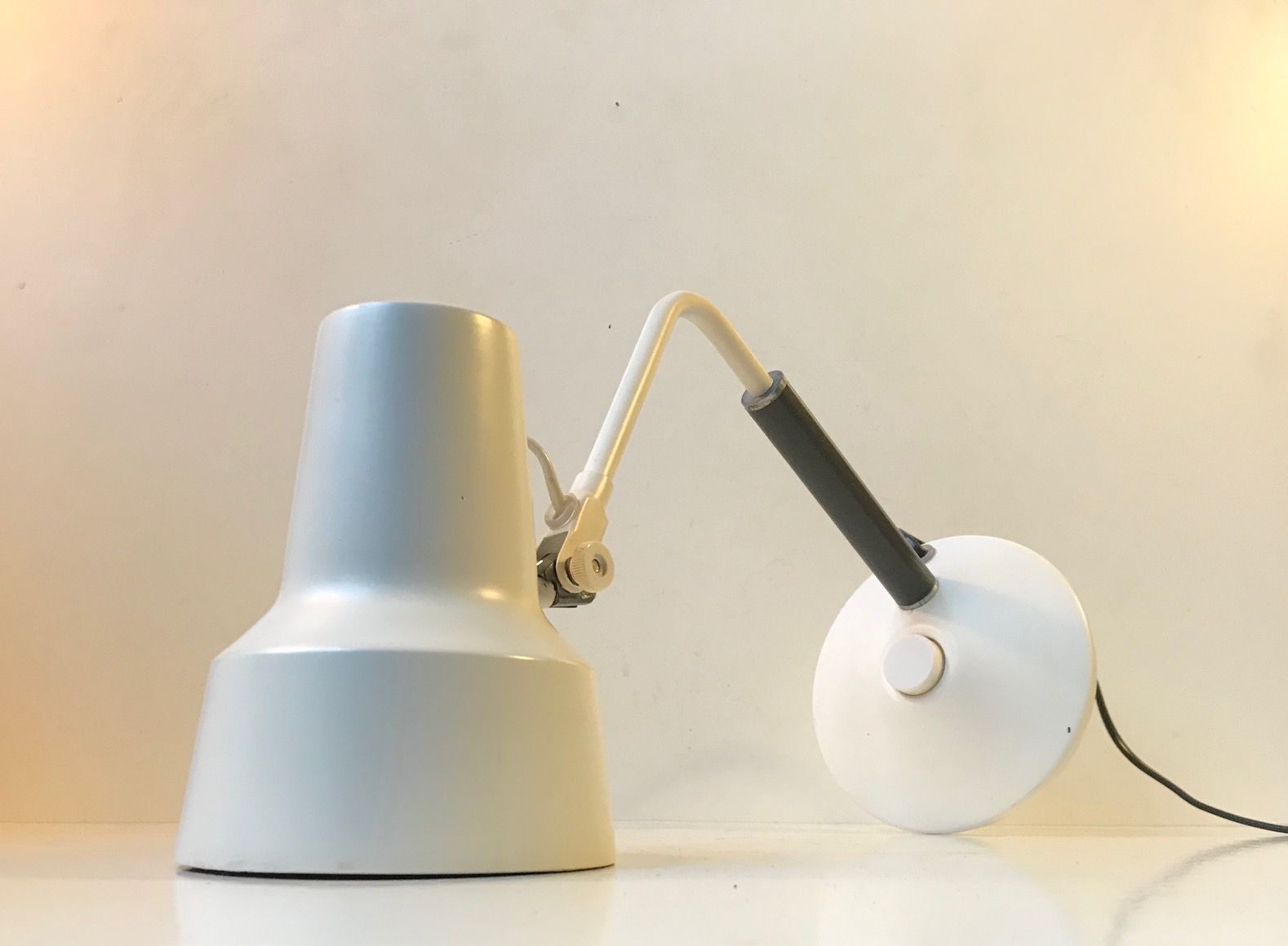 Mid Century Witte Bureau  Of Wandlamp Van Jac Jacobsen Voor Luxo, Jaren 1960 photo for sale