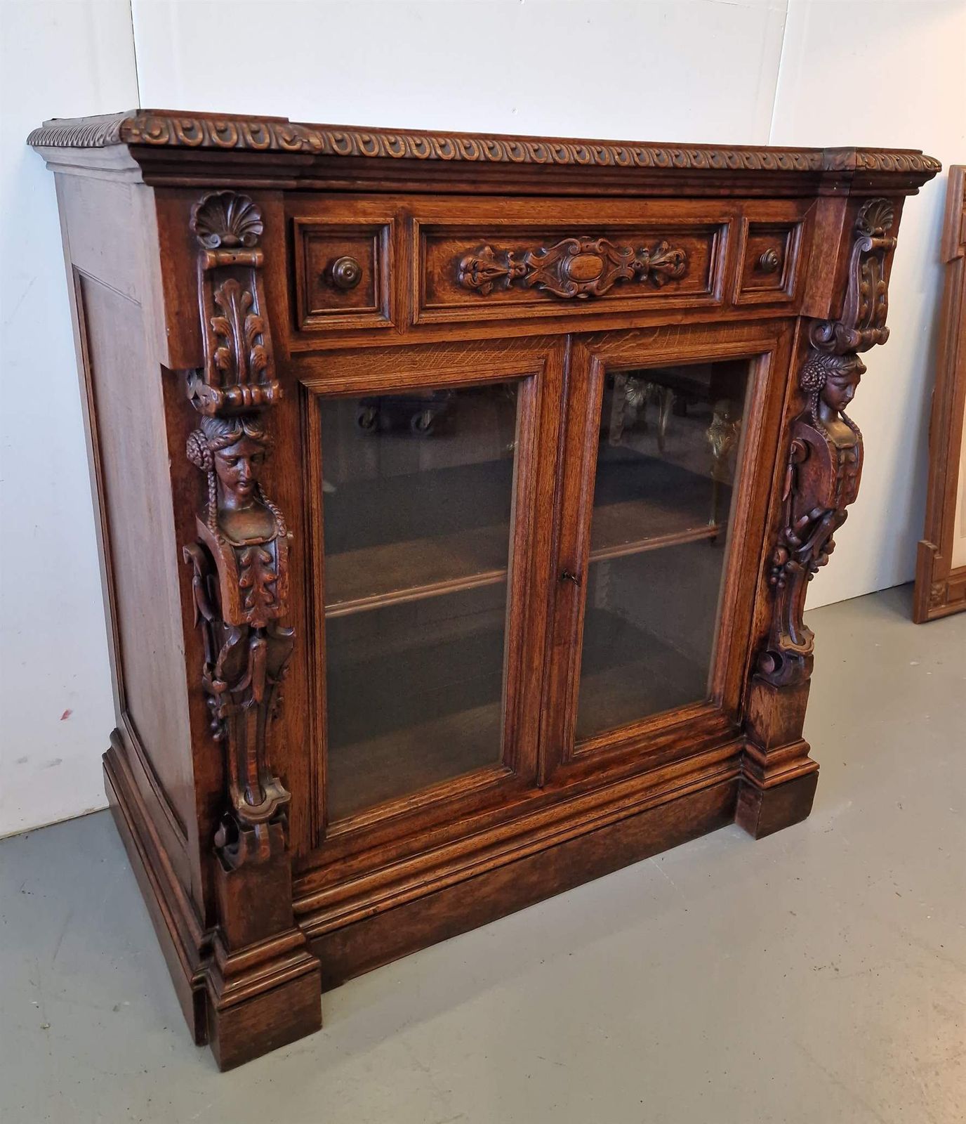 photo vinterior Renaissance Style Cabinet   Display Case