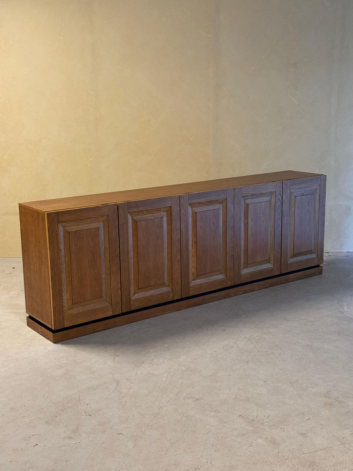 Grote Eiken Brutalistische Credenza, Midden 20e Eeuw photo furniture