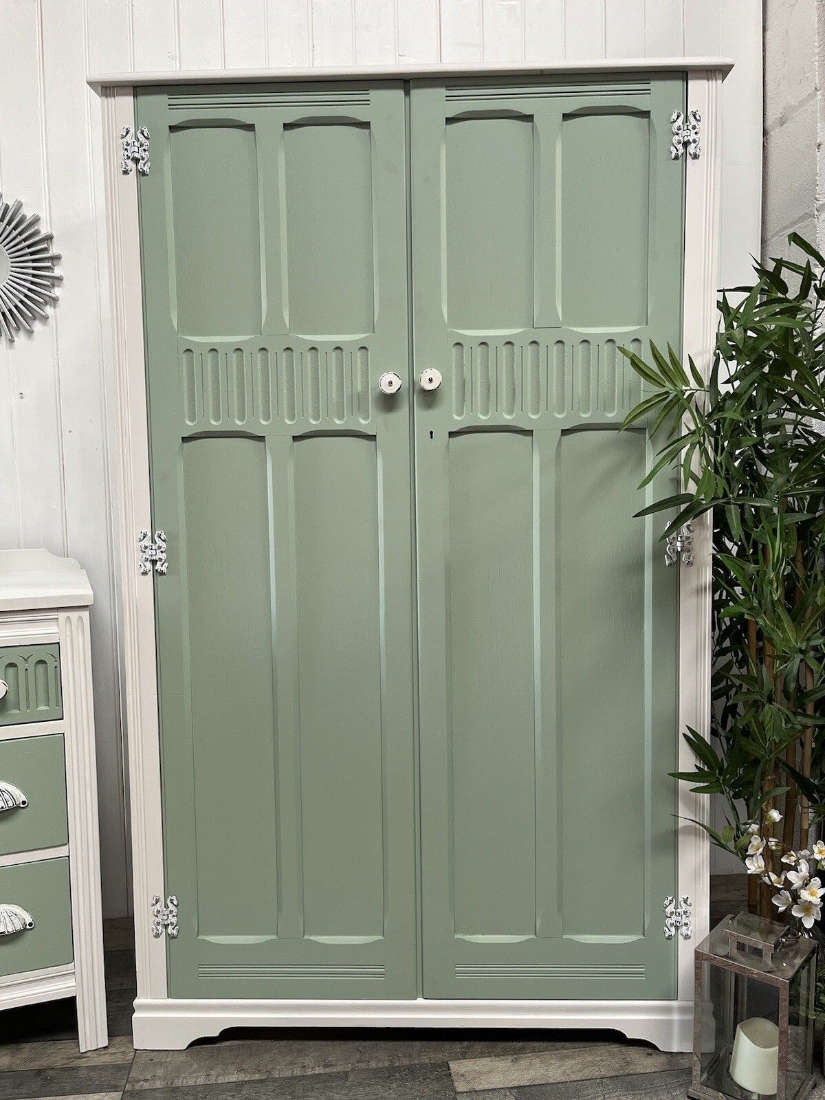 photo vinterior Antique Vintage Carved Single Hallrobe/Wardrobe Ready To Be Upcycled