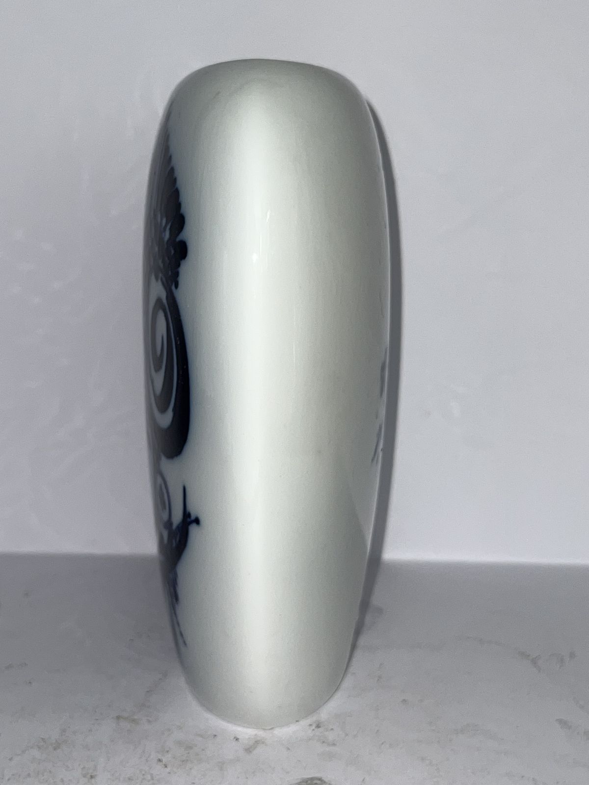 Rosenthal Studio Line Vase – Bjørn Wiinblad “Blue Bird” Design, Shape 2666 (C. 1960s–70s) photo 320.0