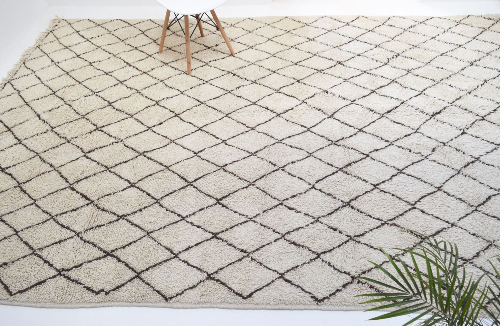 photo vintage Vintage Beni Ourain Rug 14'3" X 8'1" Plush Hand Knotted Wool Diamond Lozenge Berber Carpetle Corbusier Eames