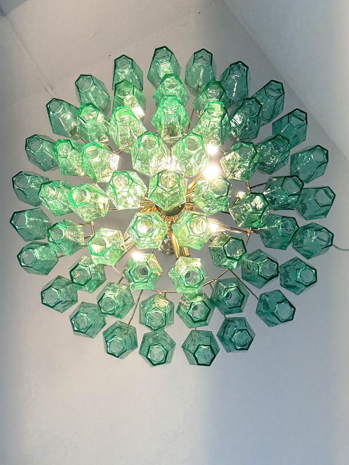 Contemporary Green “Poliedri” Murano Glass Gold Chandelier In Venini Style photo furniture