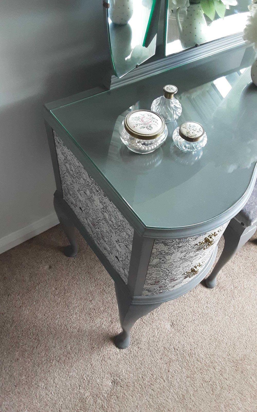 Queen Anne Style Dressing Table. photo for sale
