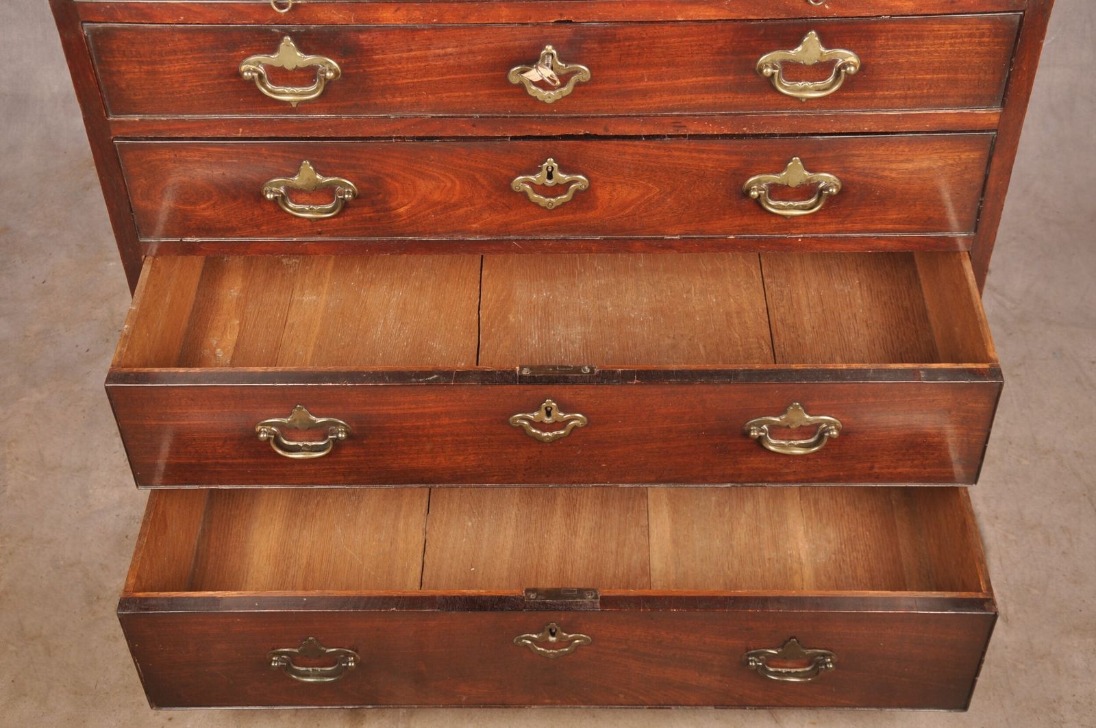 Very Fine Early 18th Century Mahogany Chest Of Drawers photo vinterior